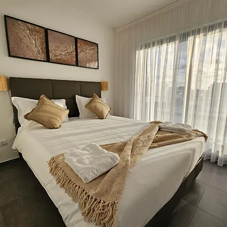 Cinco Όμπιδος