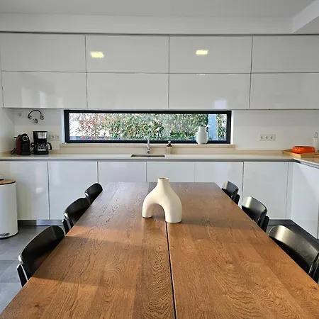 Cinco * Όμπιδος